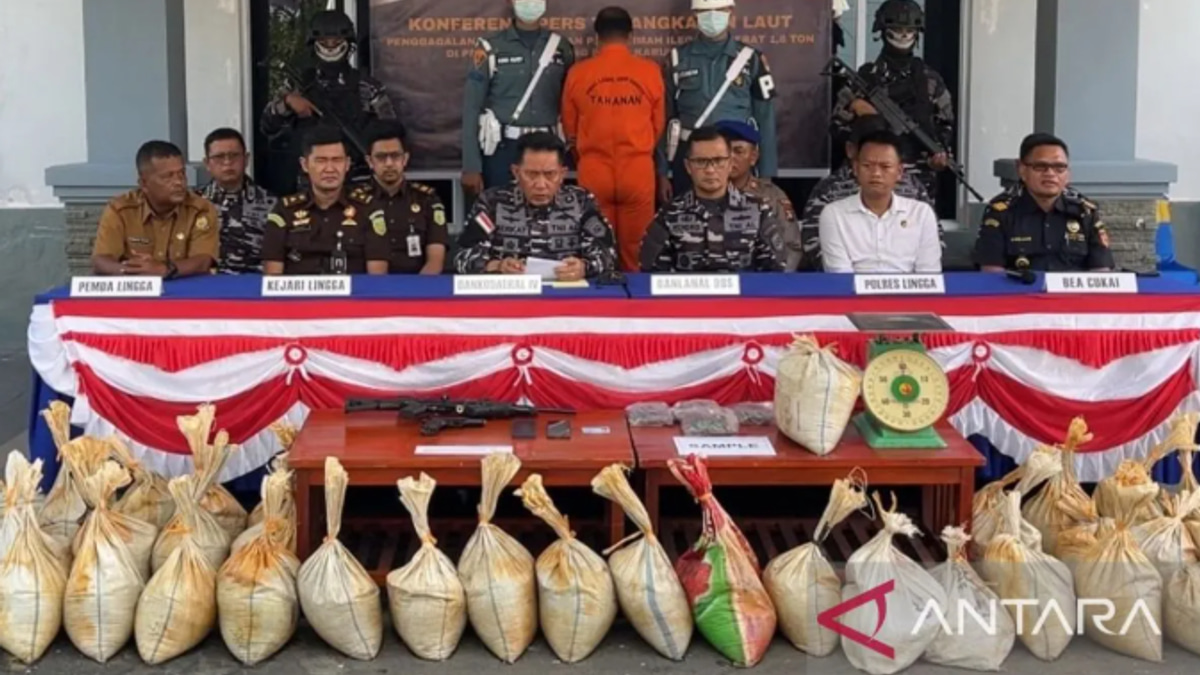 Indonesia Seizes 75.7 Tonnes of Illegal Tin Sand Bound for Malaysia in Major Smuggling Bust