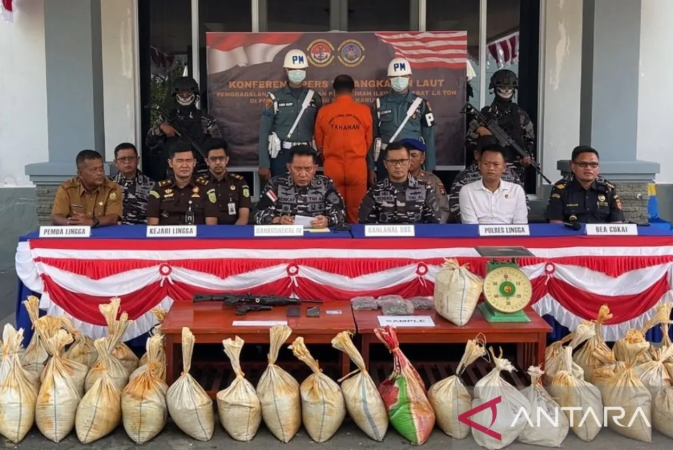 Indonesia Seizes 75.7 Tonnes of Illegal Tin Sand Bound for Malaysia in Major Smuggling Bust