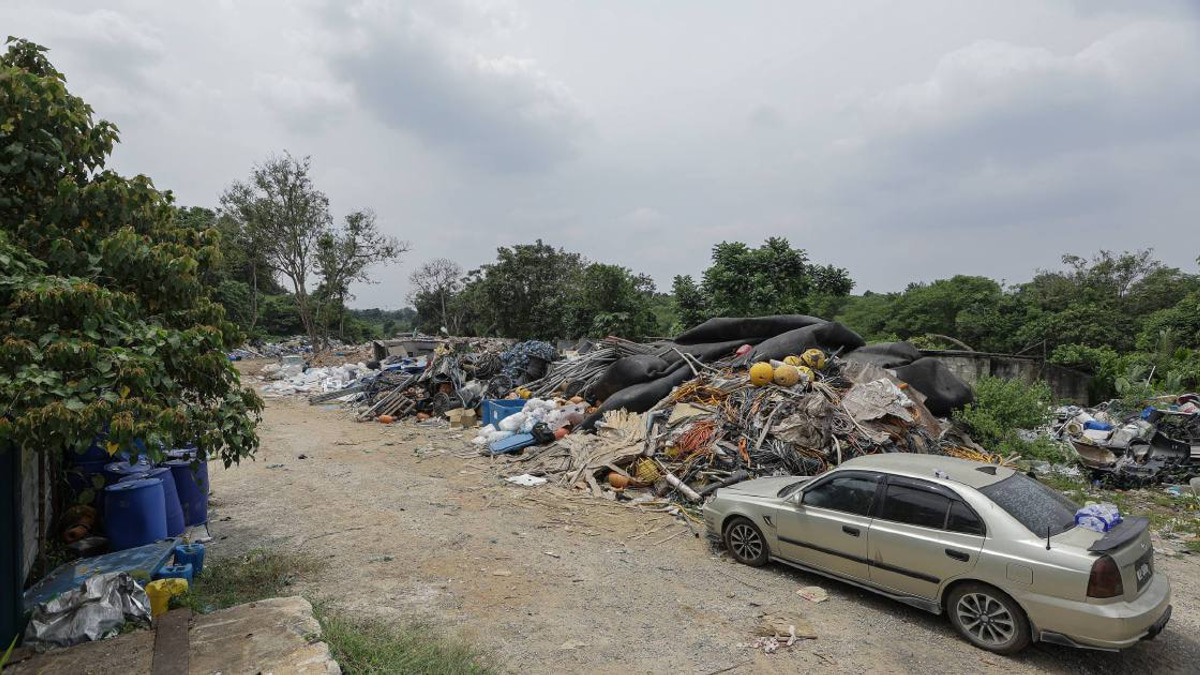 Johor Establishes Multi-Agency Task Force to Investigate Singapore Construction Waste Dumping