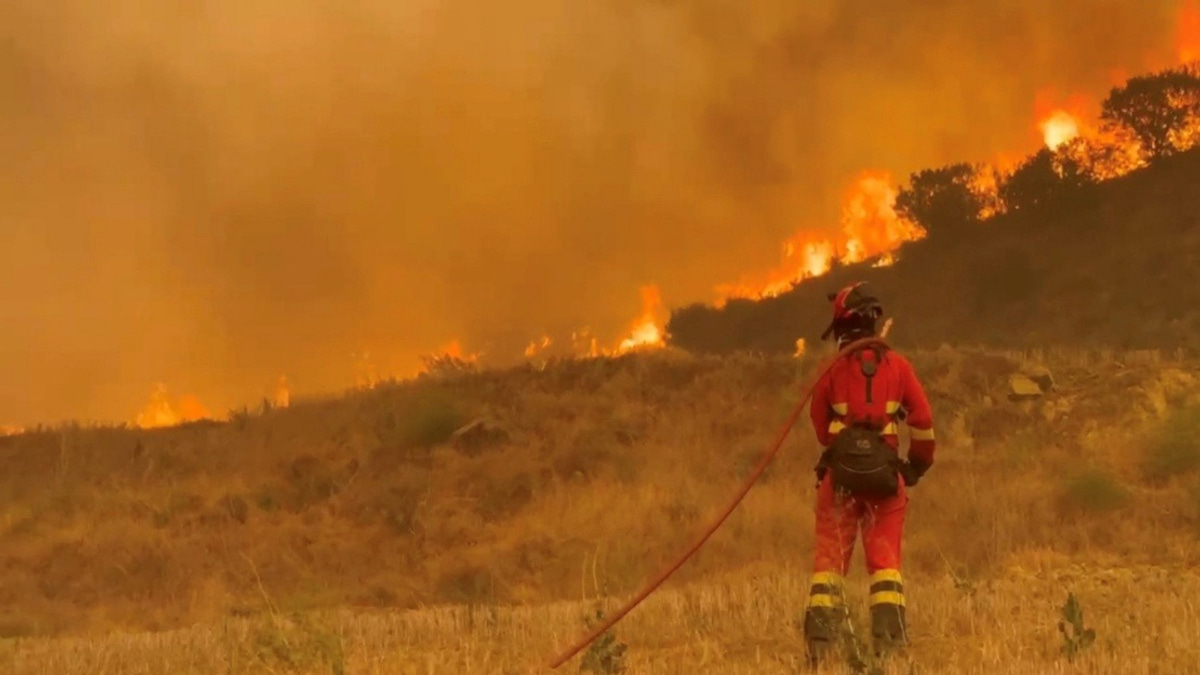 Spain's Worst Wildfire Year Escalates as Massive Blaze Consumes 12,000 Hectares in Zaragoza