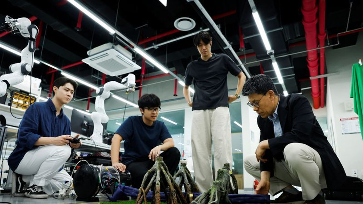South Korean and US researchers develop self-dressing robotic suit powered by air pressure