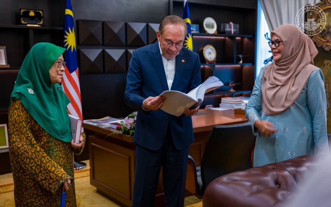 Anwar's New Book Aims to Preserve His Political Philosophy for Future Leaders