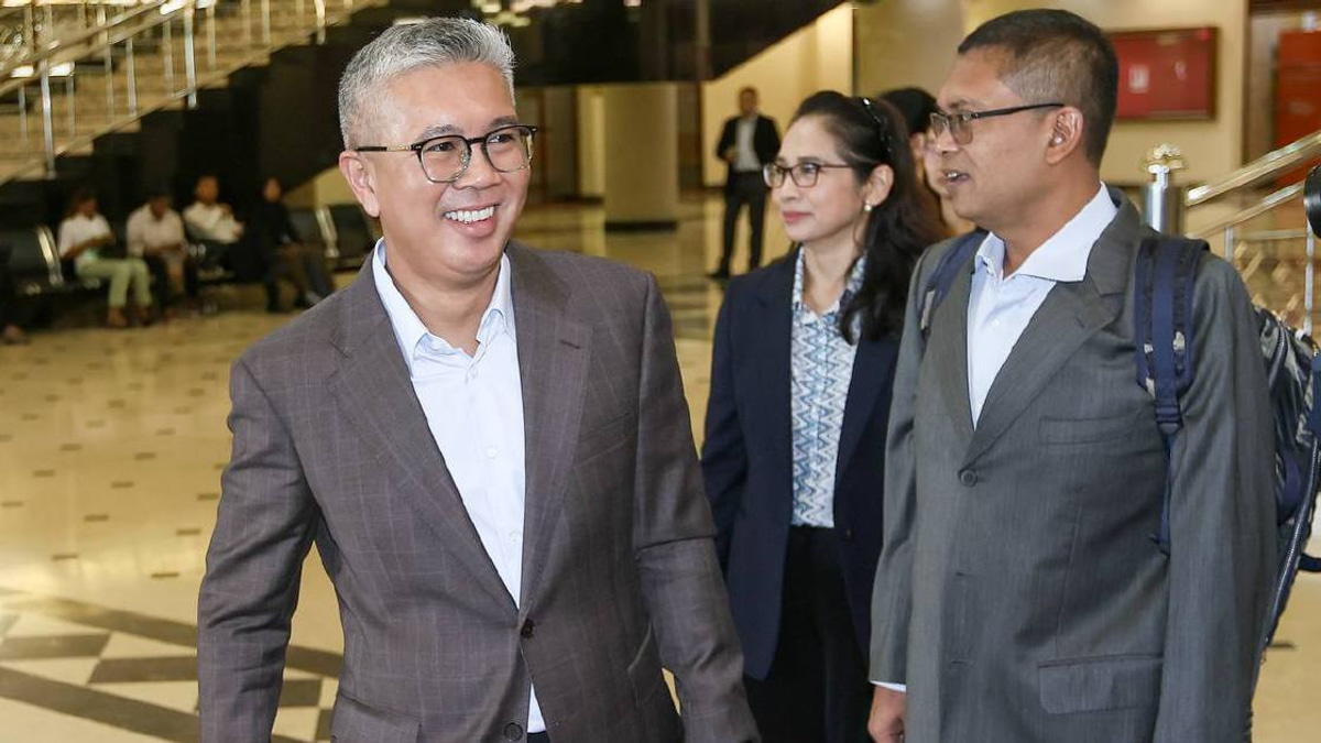 Muhyiddin Put Forward 54 Contractors for Jana Wibawa, Says Tengku Zafrul