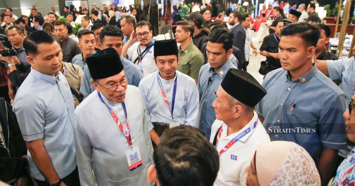 Anwar Brushes Off Speculation of Rift with Deputy PM Zahid