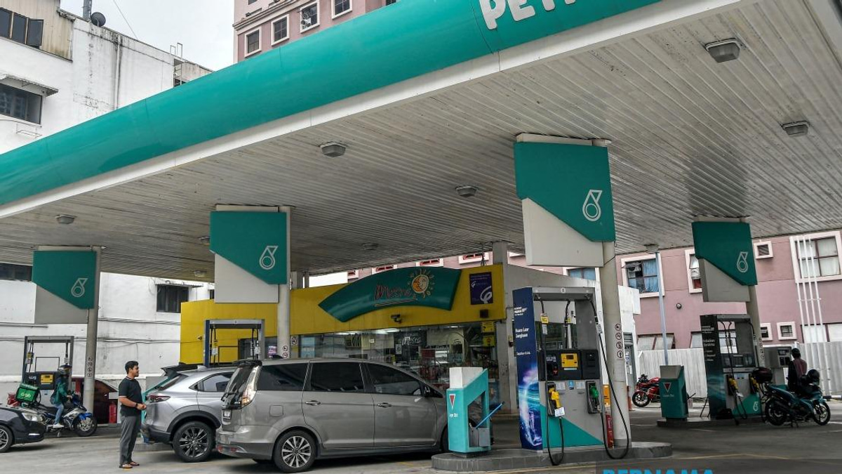 Fuel Prices Surge Again as Global Oil Tensions Push RON97 and Diesel Up 20 Sen