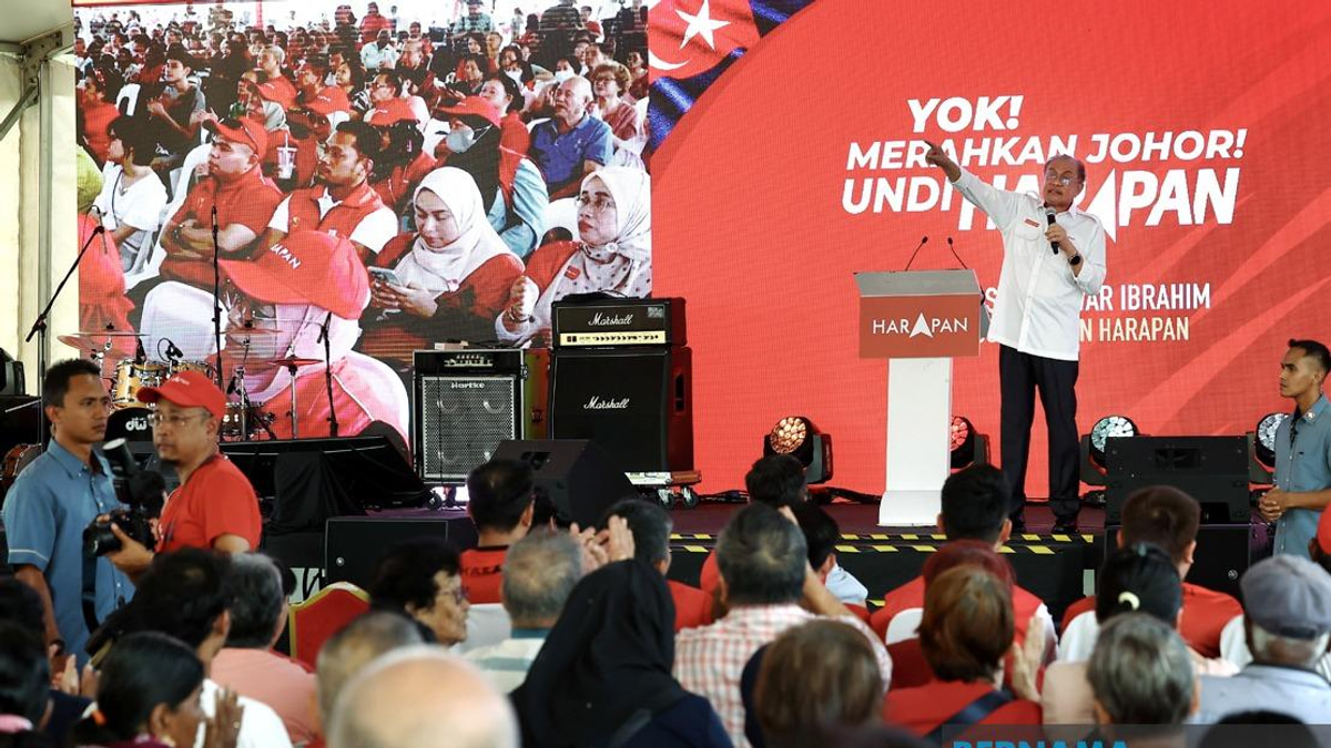 Anwar Urges Johor Candidates to Drop Najib Release as Campaign Issue