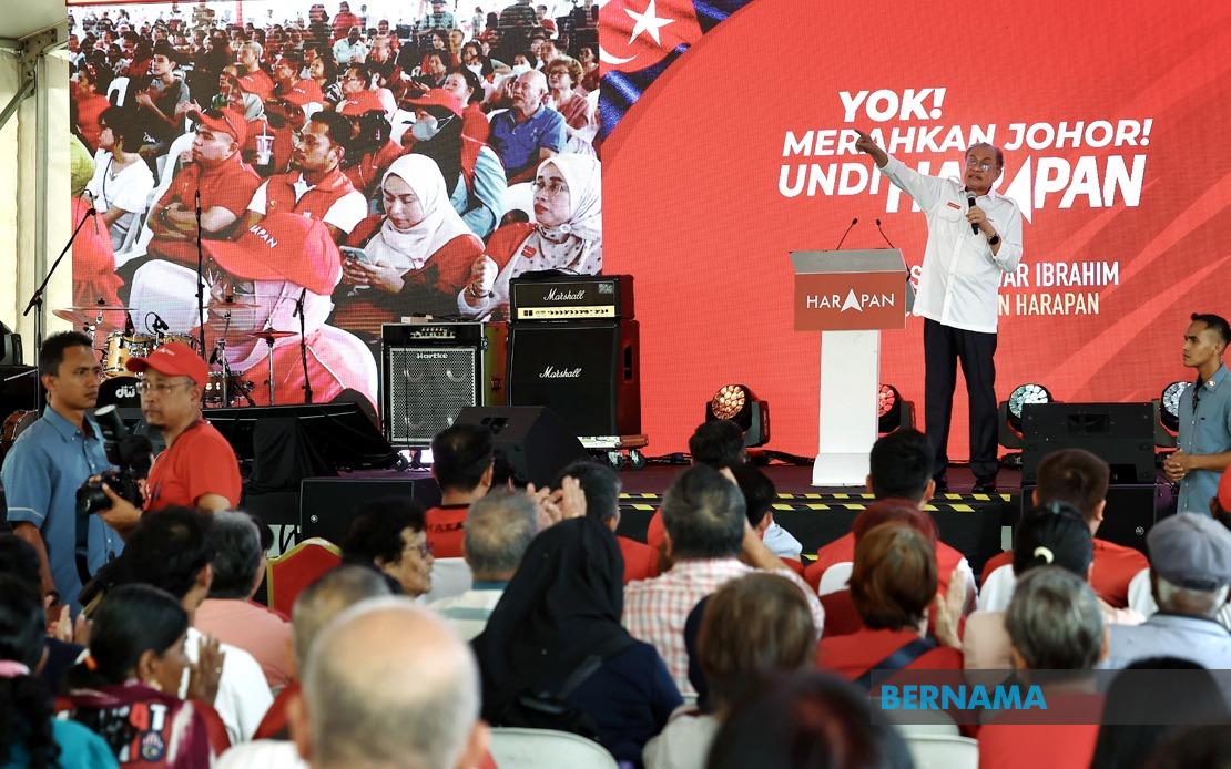 Anwar Urges Johor Candidates to Drop Najib Release as Campaign Issue
