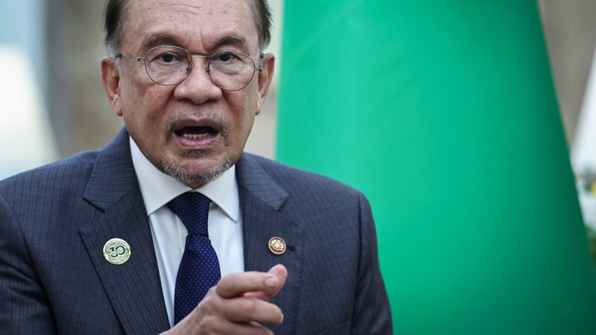 PM Anwar Pays Tribute to Late Scholar John L. Esposito as Bridge Between Islam and the West