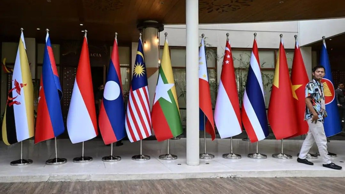 South China Sea tensions threaten to derail ASEAN diplomacy as regional divisions deepen
