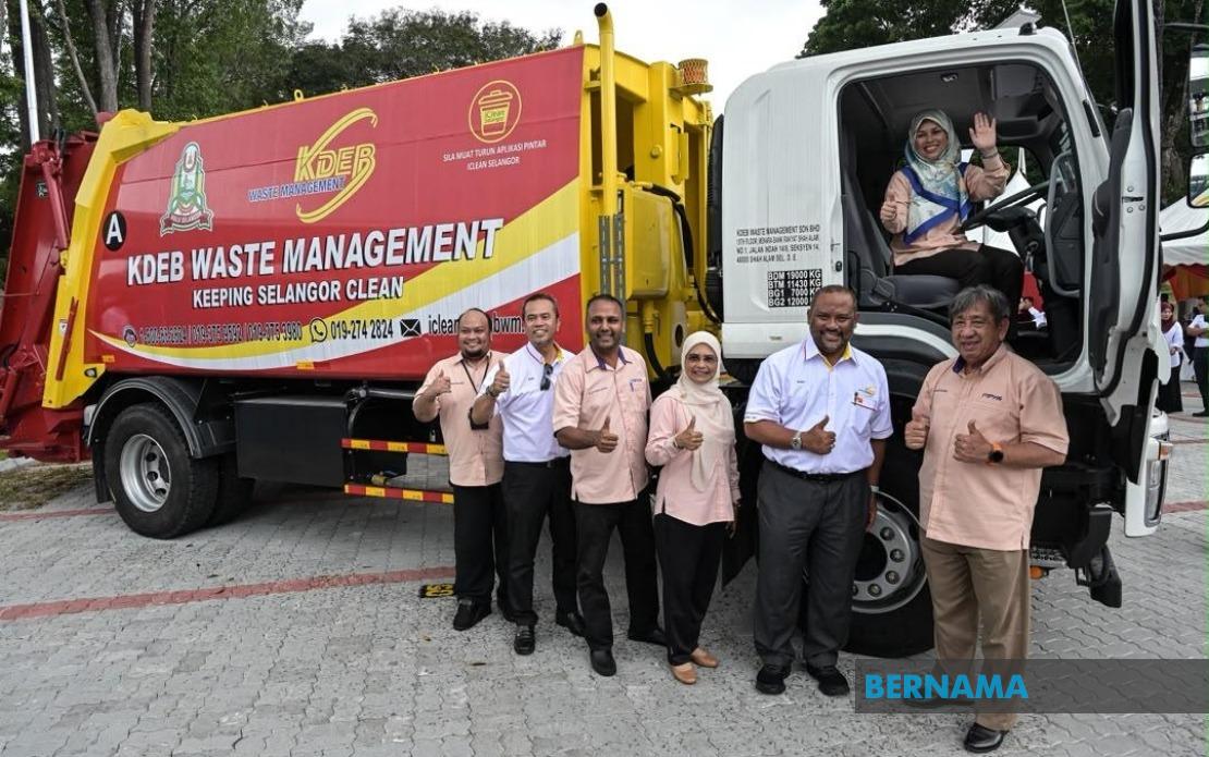 KDEB Waste Management Deploys 33 New Compactor Lorries for Hulu Selangor Municipal Council